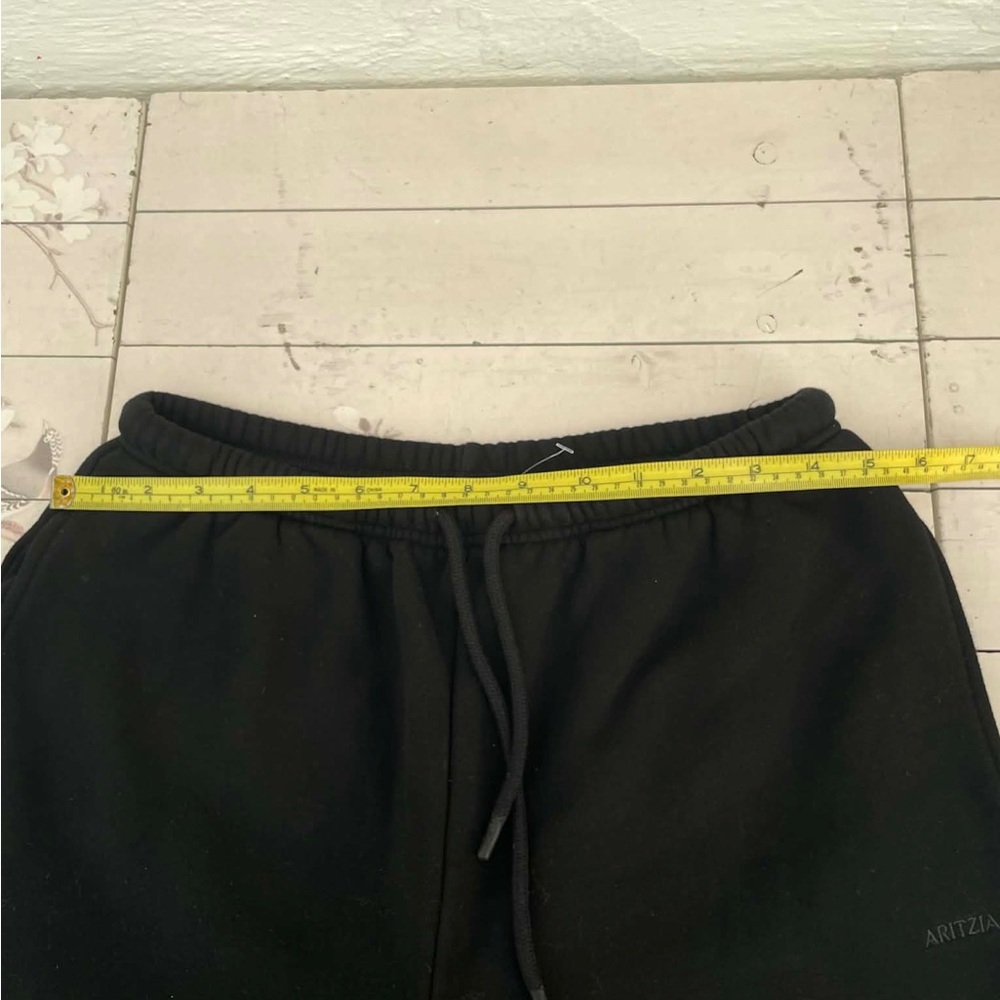 Aritzia Women's Black Sweatpants - Picture 9 of 9